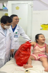 Trao quà Trung thu cho trẻ em điều trị tại Bệnh viện Đa khoa Bình Dương