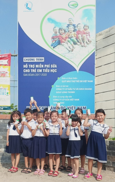 Tổng kết chương trình hỗ trợ sữa miễn phí cho trẻ em tiểu học năm 2019 - 2020