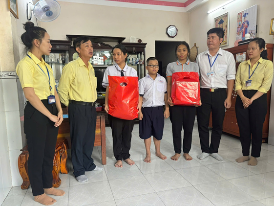 THỰC HIỆN PHÓNG SỰ CHUẨN BỊ CHO CHƯƠNG TRÌNH  NGÀY HỘI TRUNG THU VÀ TRAO HỌC BỔNG HỌC SINH, SINH VIÊN, TRẺ EM CÓ HCKK KHU VỰC BÌNH DƯƠNG NĂM 2025