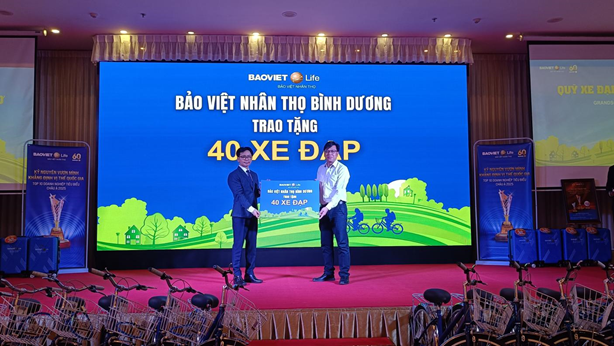 TRAO HỌC BỔNG “QUỸ XE ĐẠP CHỞ ƯỚC MƠ” CHO TRẺ EM CÓ HOẢN CẢNH KHÓ KHĂN VƯỢT KHÓ, HỌC GIỎI