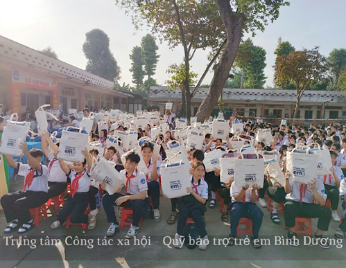 Trao học bổng - Tiếp sức đến trường cho trẻ em có hoàn cảnh khó khăn thành phố Hồ Chí Minh
